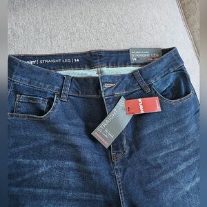 NWT- Avenue Women's Denim Straight Leg Knit Denim 5-pocket Jeans Size 14.